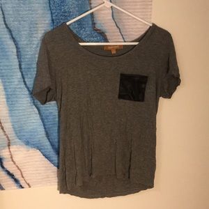 Simple gray pocket tee